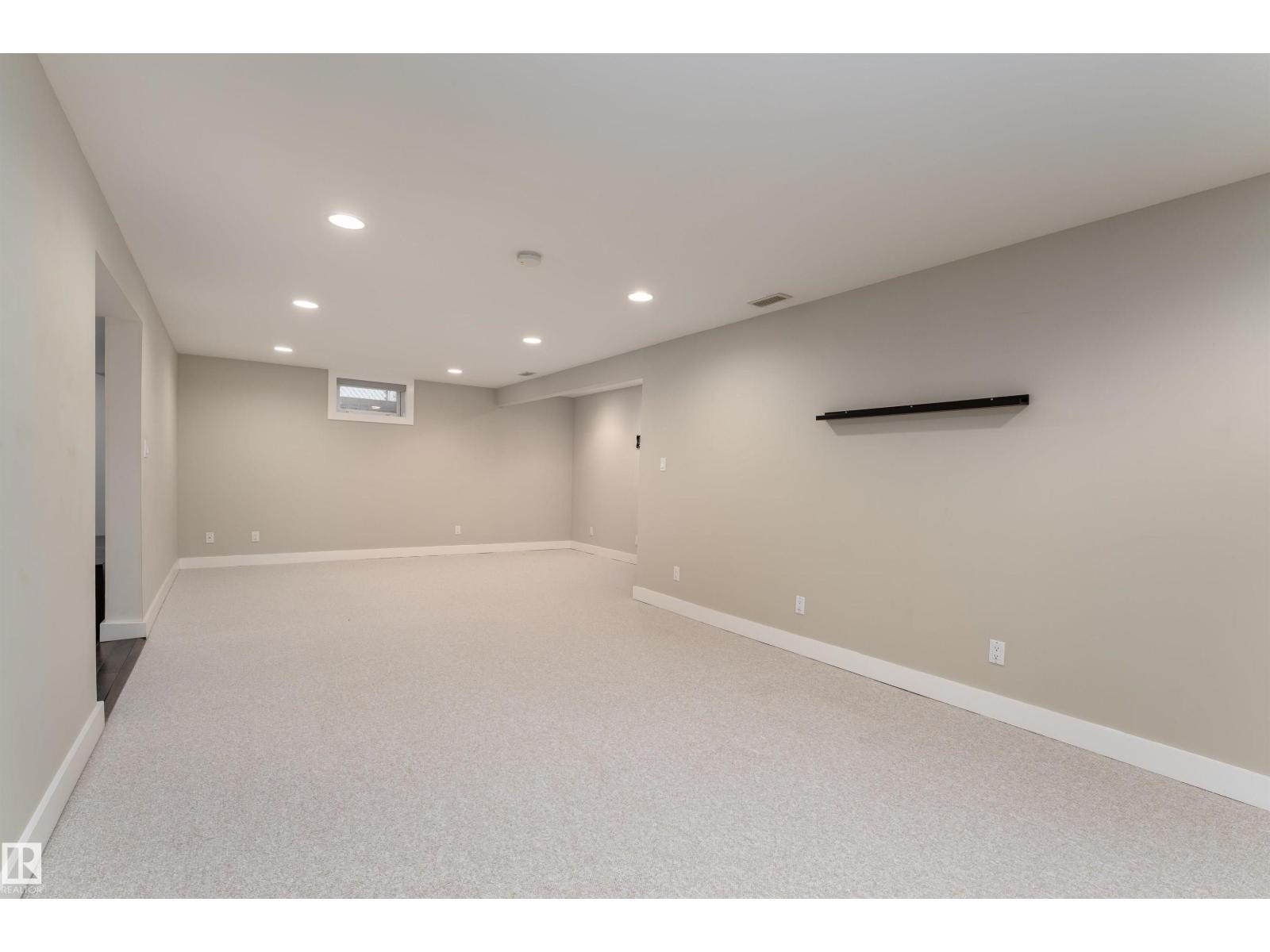 Photo 28 of 10631 43 St Nw, Edmonton AB
