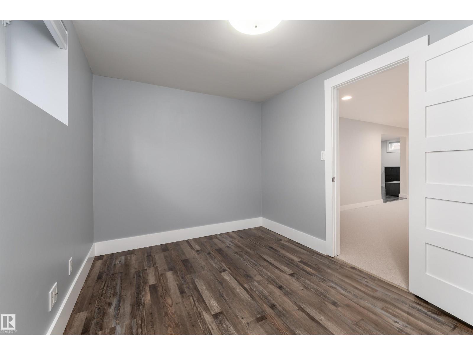 Photo 35 of 10631 43 St Nw, Edmonton AB