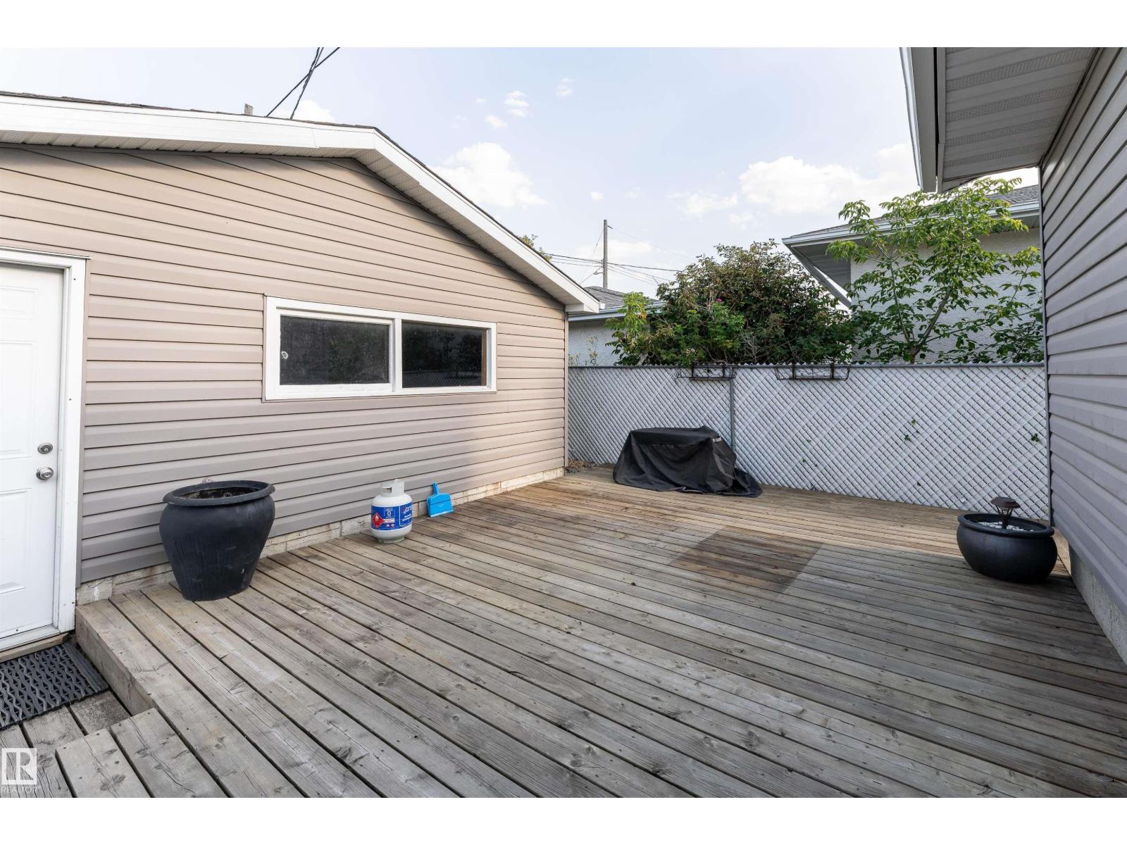 Photo 40 of 10631 43 St Nw, Edmonton AB