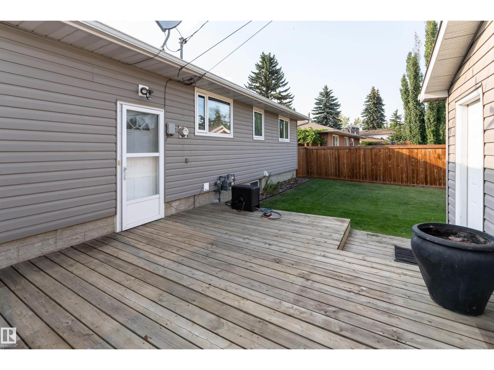 Photo 41 of 10631 43 St Nw, Edmonton AB