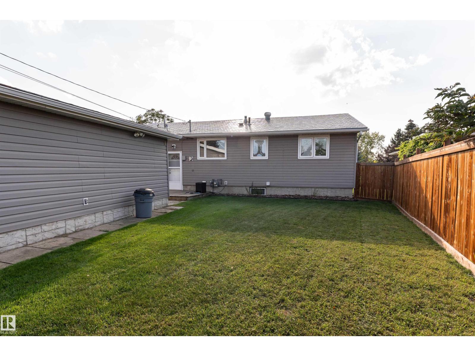 Photo 48 of 10631 43 St Nw, Edmonton AB