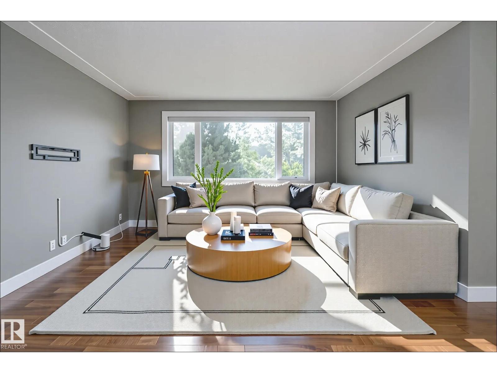 Photo 5 of 10631 43 St Nw, Edmonton AB