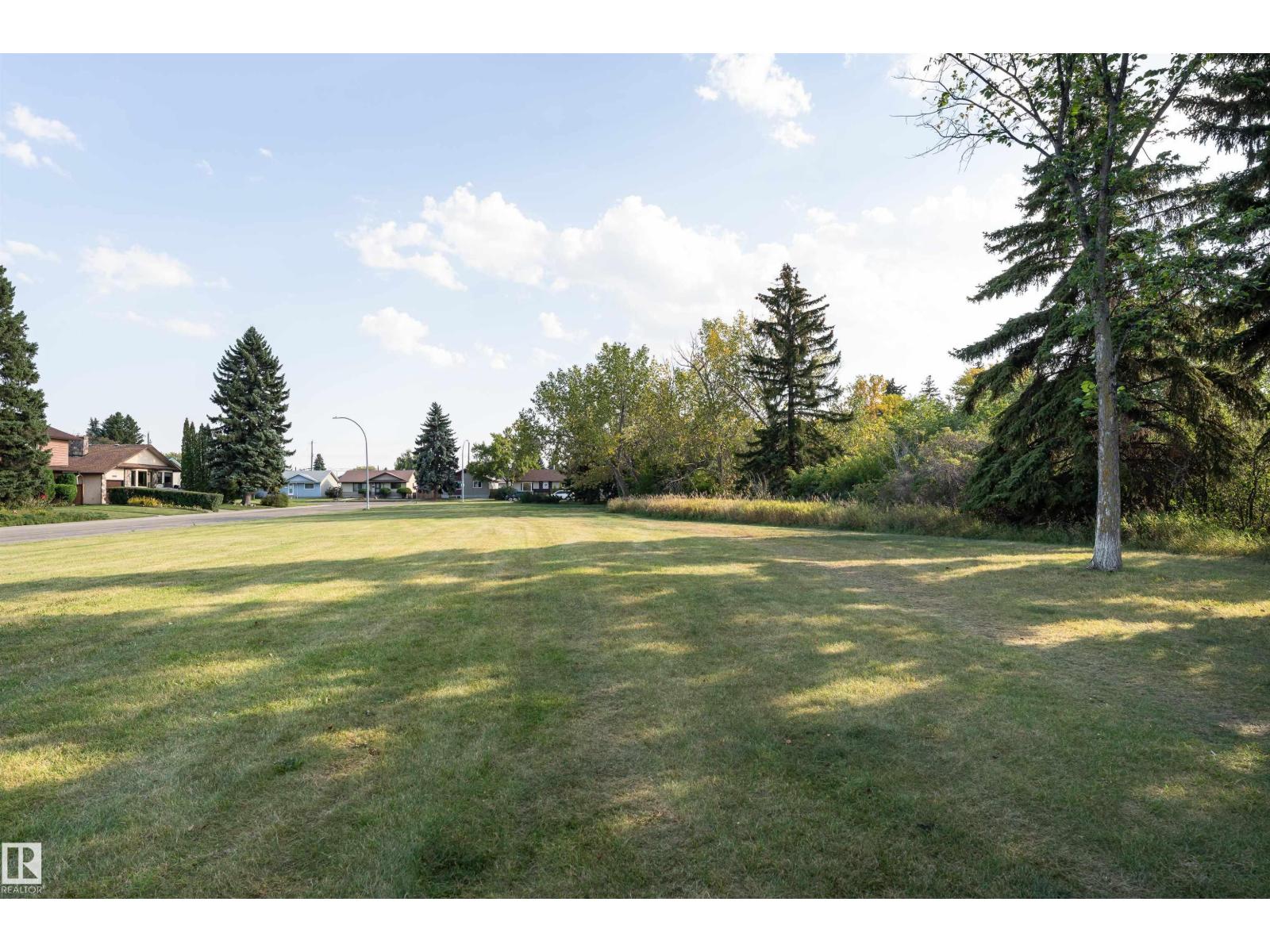 Photo 52 of 10631 43 St Nw, Edmonton AB