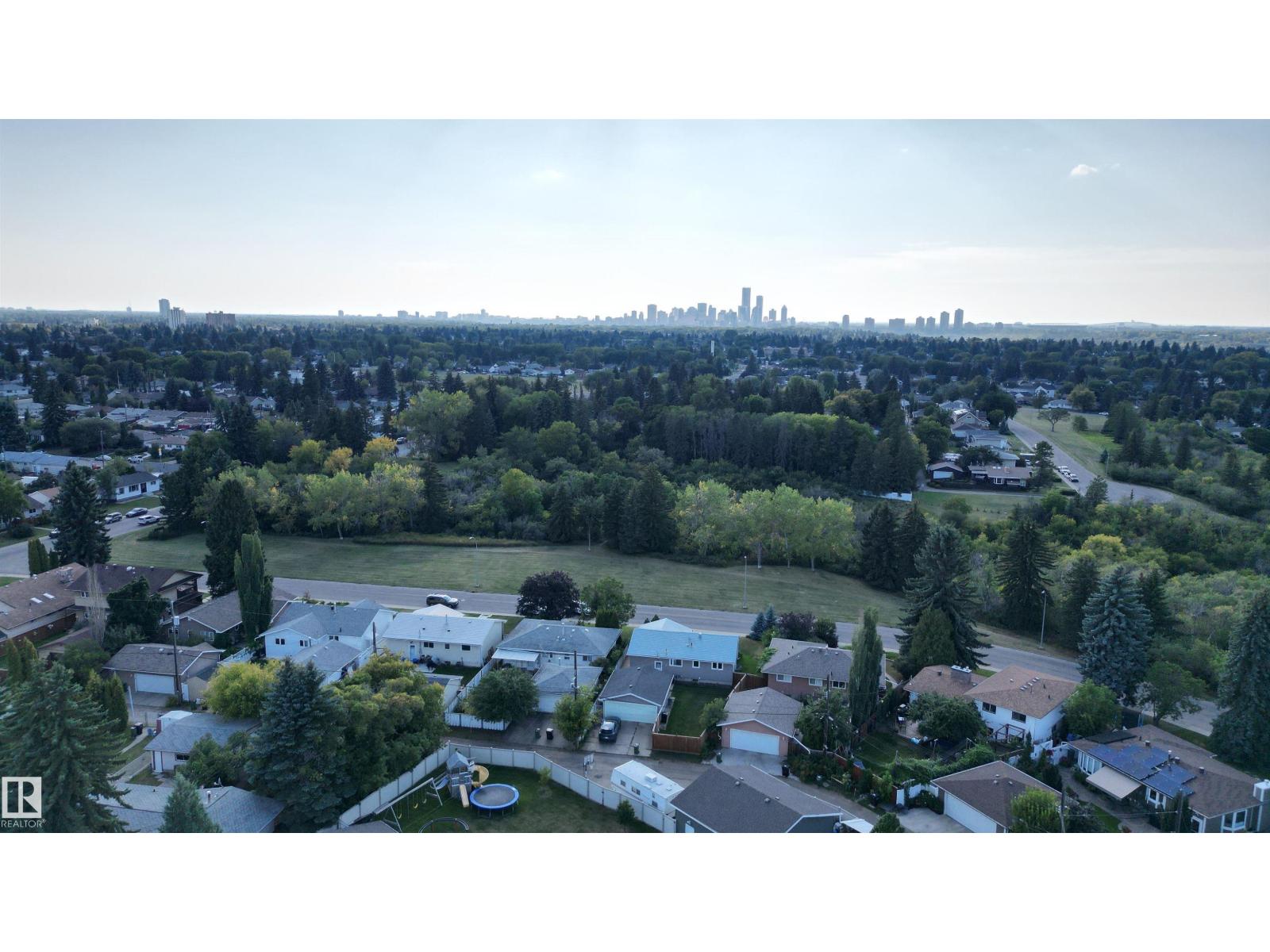 Photo 53 of 10631 43 St Nw, Edmonton AB