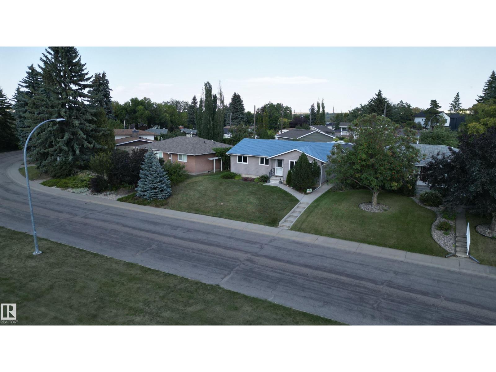 Photo 58 of 10631 43 St Nw, Edmonton AB
