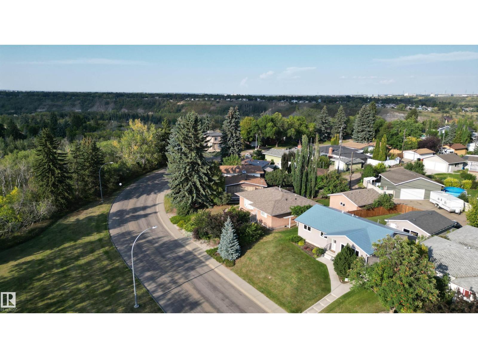Photo 59 of 10631 43 St Nw, Edmonton AB