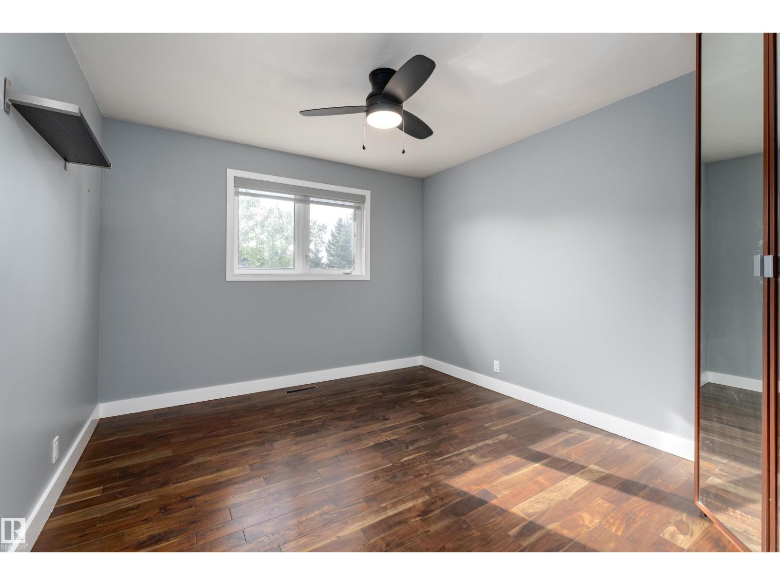 Photo 7 of 10631 43 St Nw, Edmonton AB