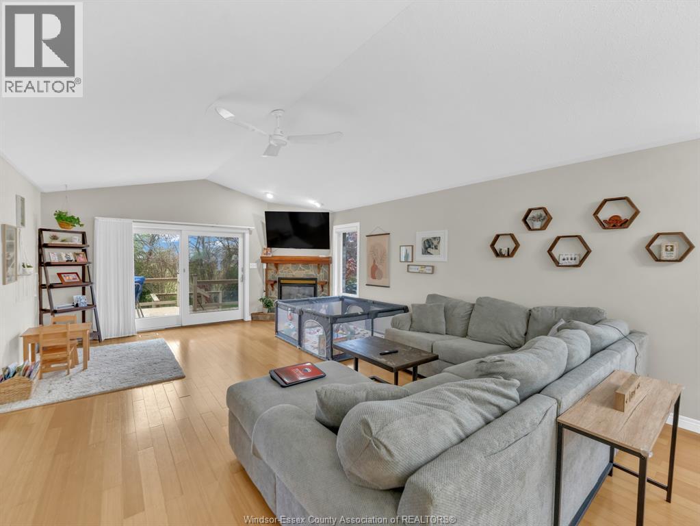 Photo 12 of 51 Santos Drive, Kingsville ON