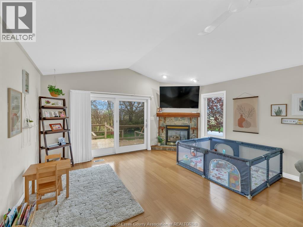 Photo 13 of 51 Santos Drive, Kingsville ON