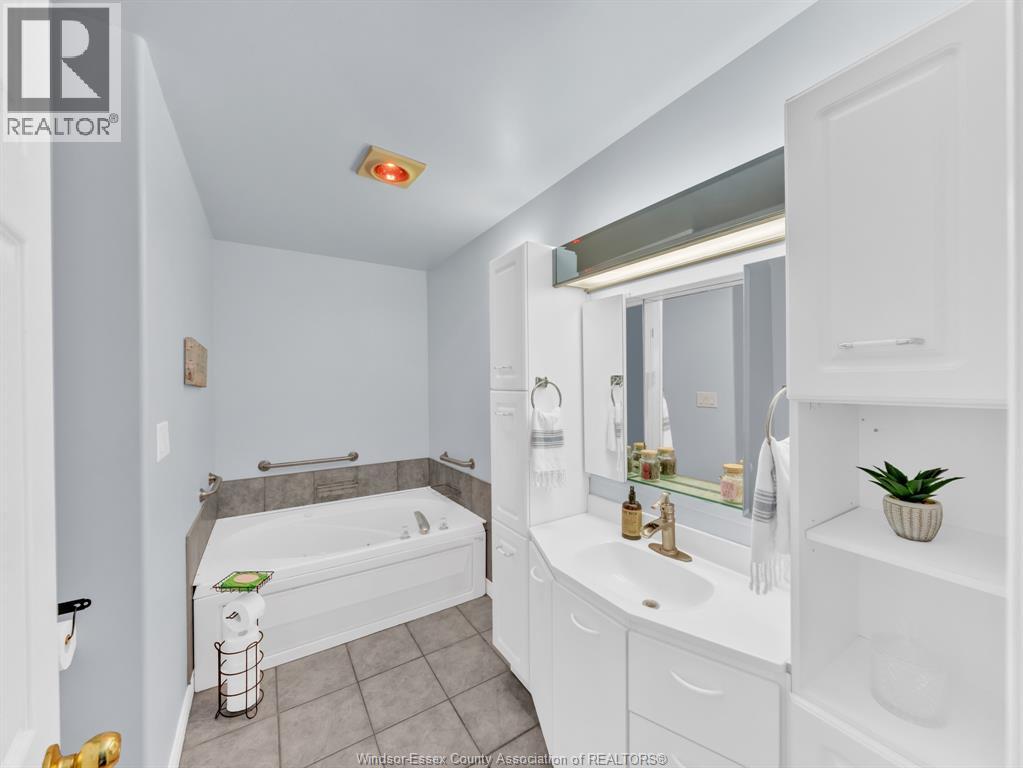 Photo 17 of 51 Santos Drive, Kingsville ON