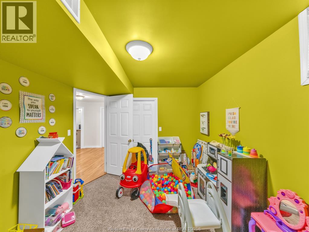 Photo 25 of 51 Santos Drive, Kingsville ON