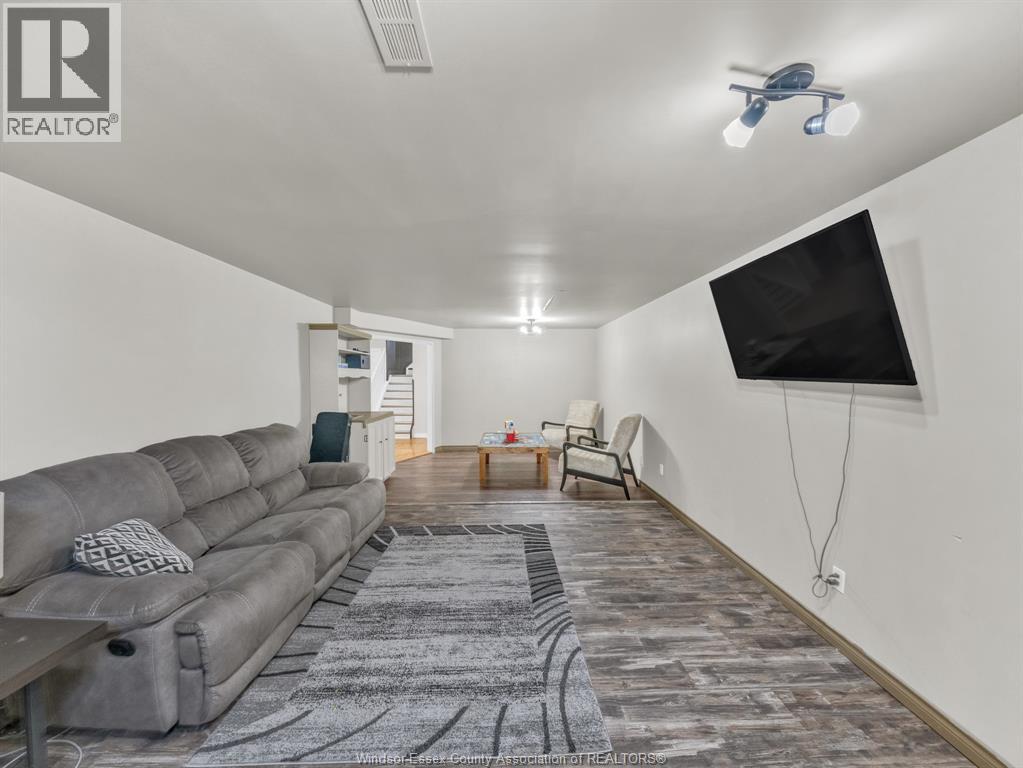 Photo 27 of 51 Santos Drive, Kingsville ON
