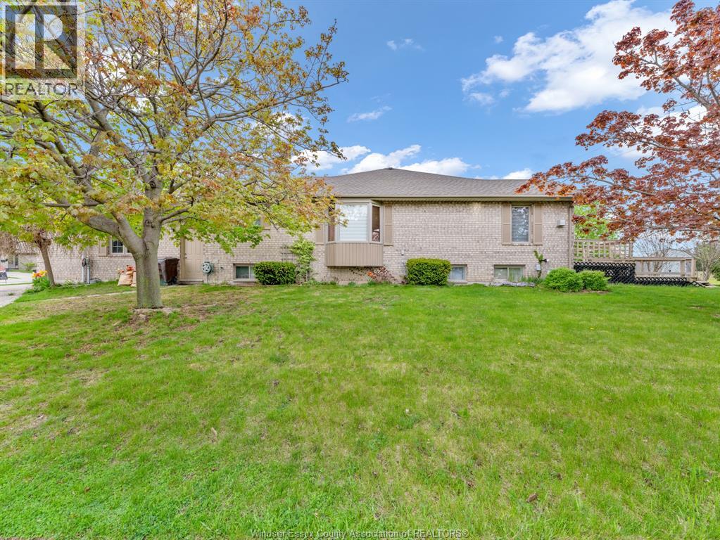 Photo 30 of 51 Santos Drive, Kingsville ON