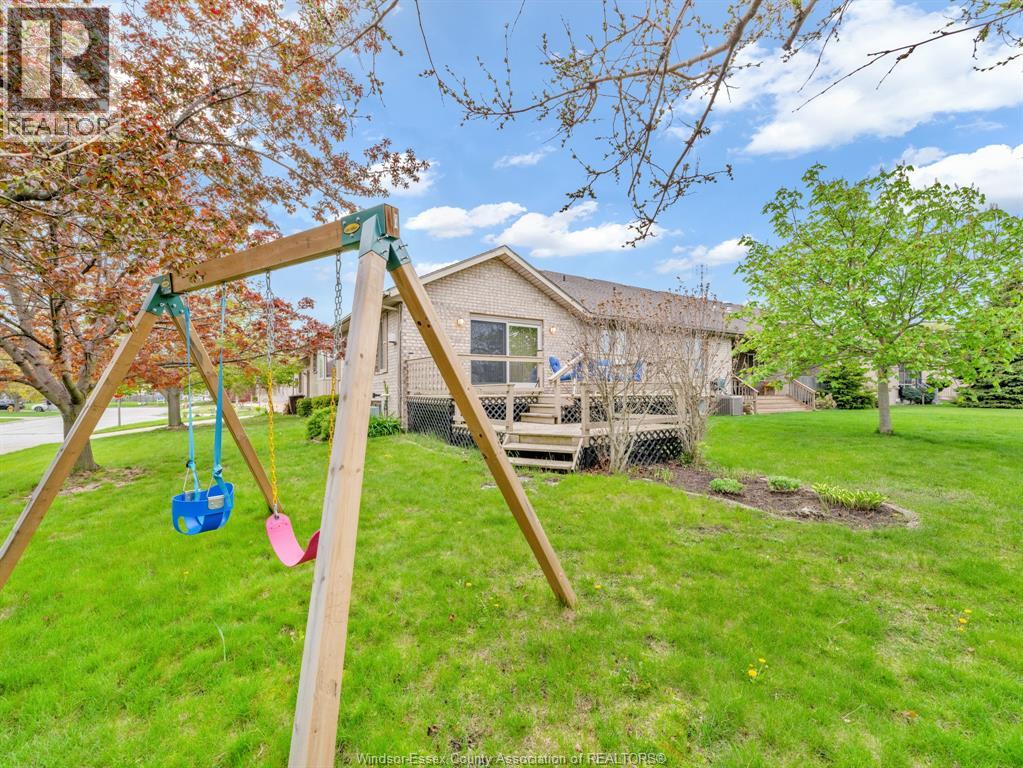 Photo 32 of 51 Santos Drive, Kingsville ON