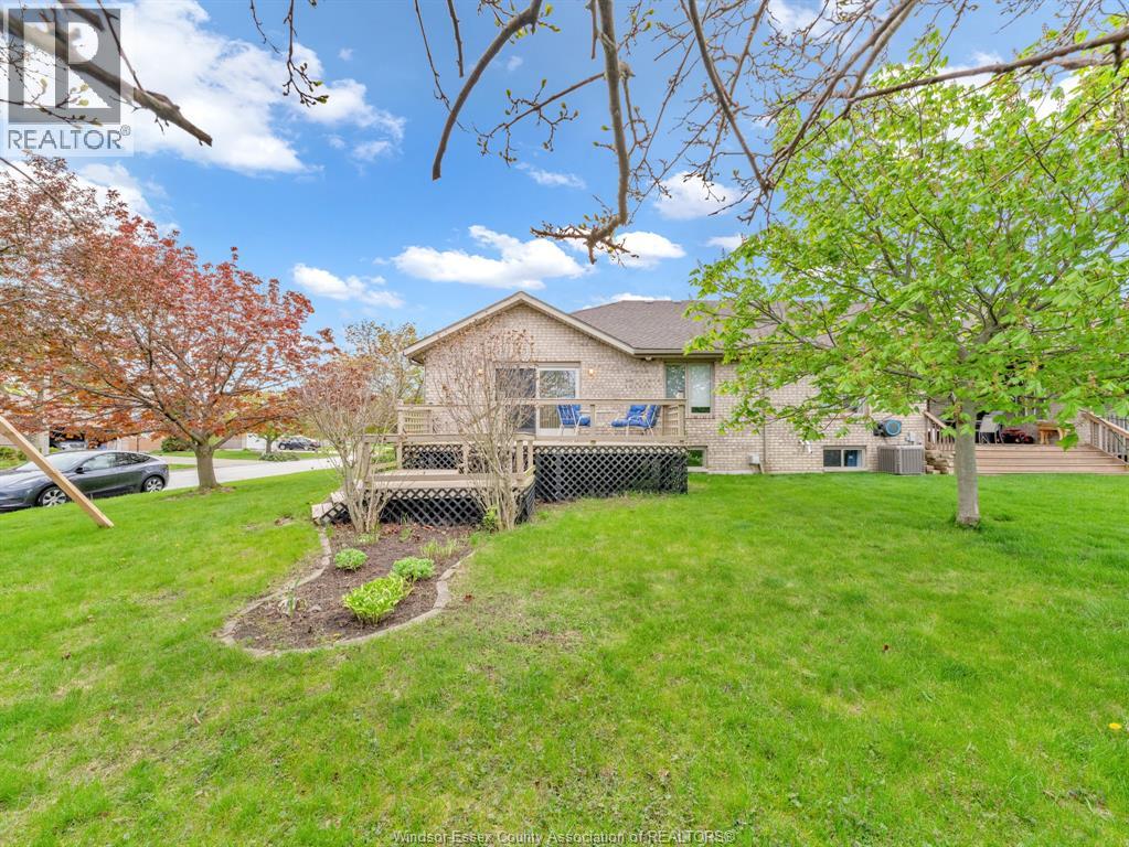 Photo 33 of 51 Santos Drive, Kingsville ON