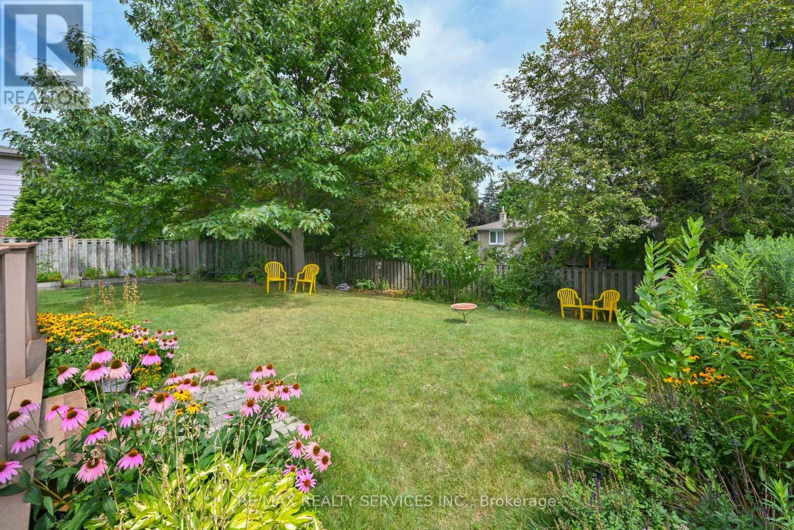 Photo 3 of 23 Governor Grove Crescent, Brampton ON