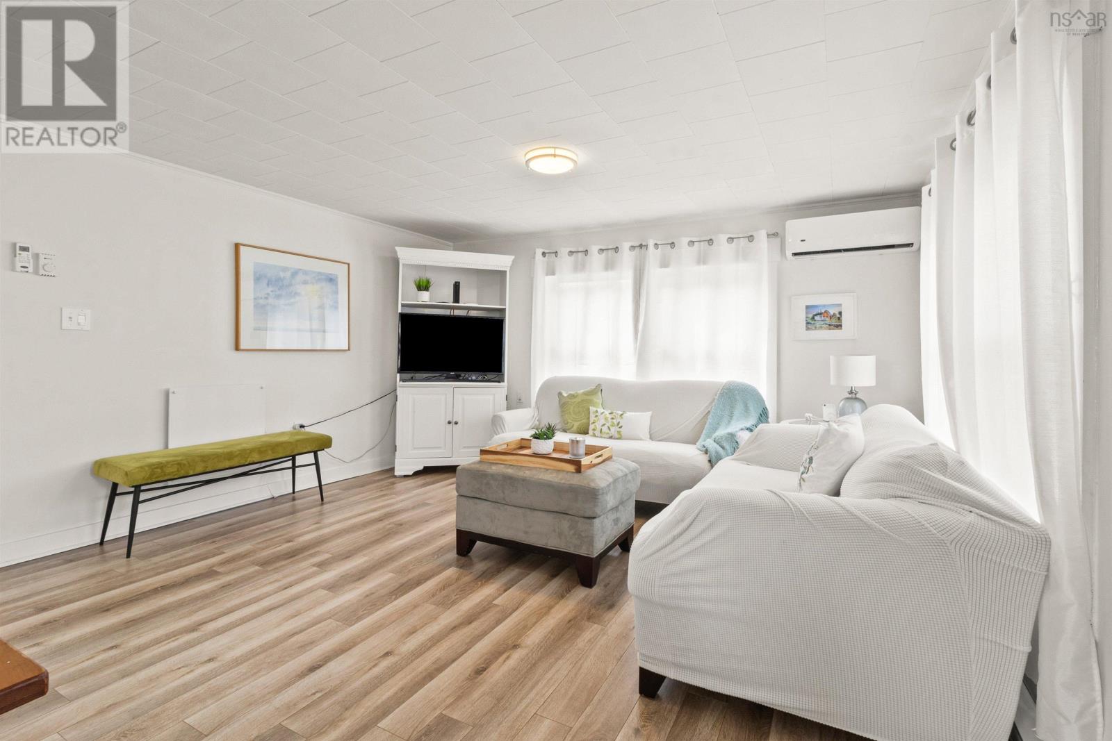 Photo 15 of 89 93 Queen Street, Chester NS