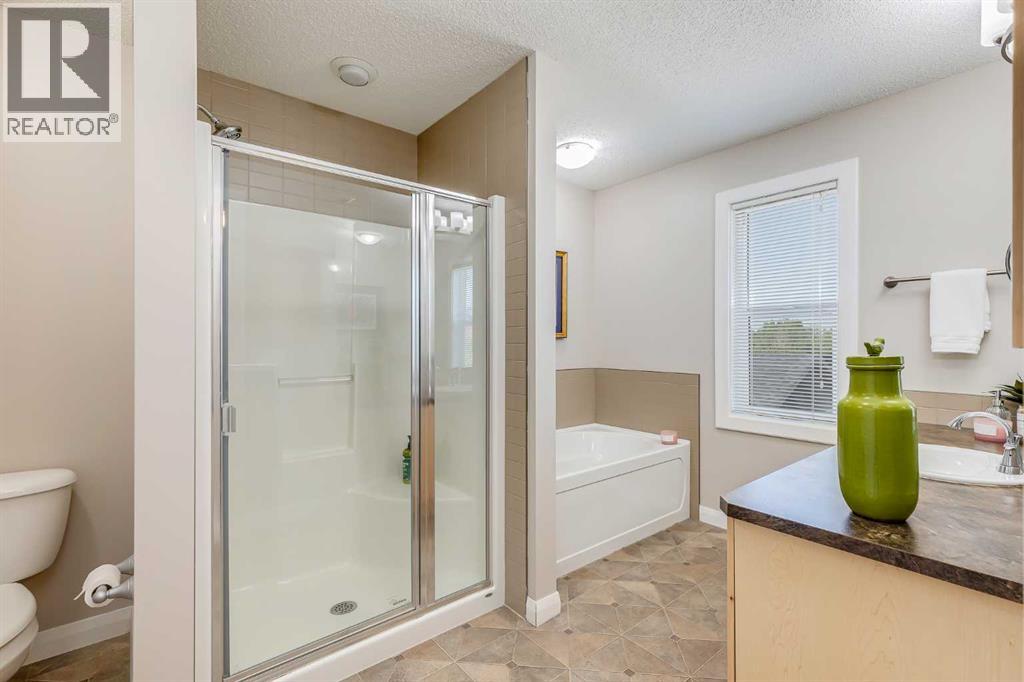 Photo 22 of 51 Ravenskirk Heath Se, Airdrie AB
