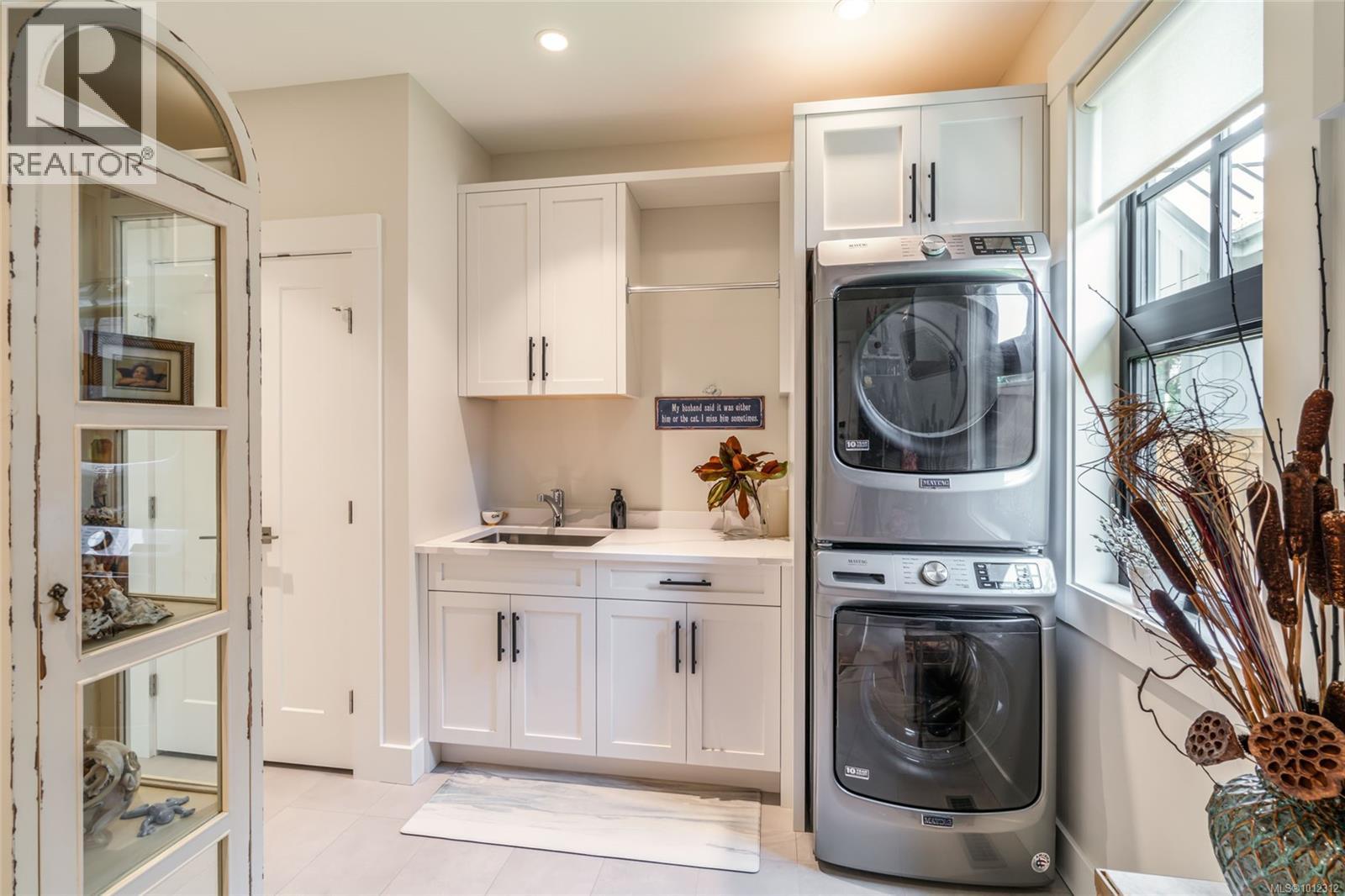 Photo 11 of 863 Claymore Cres, Qualicum Beach BC