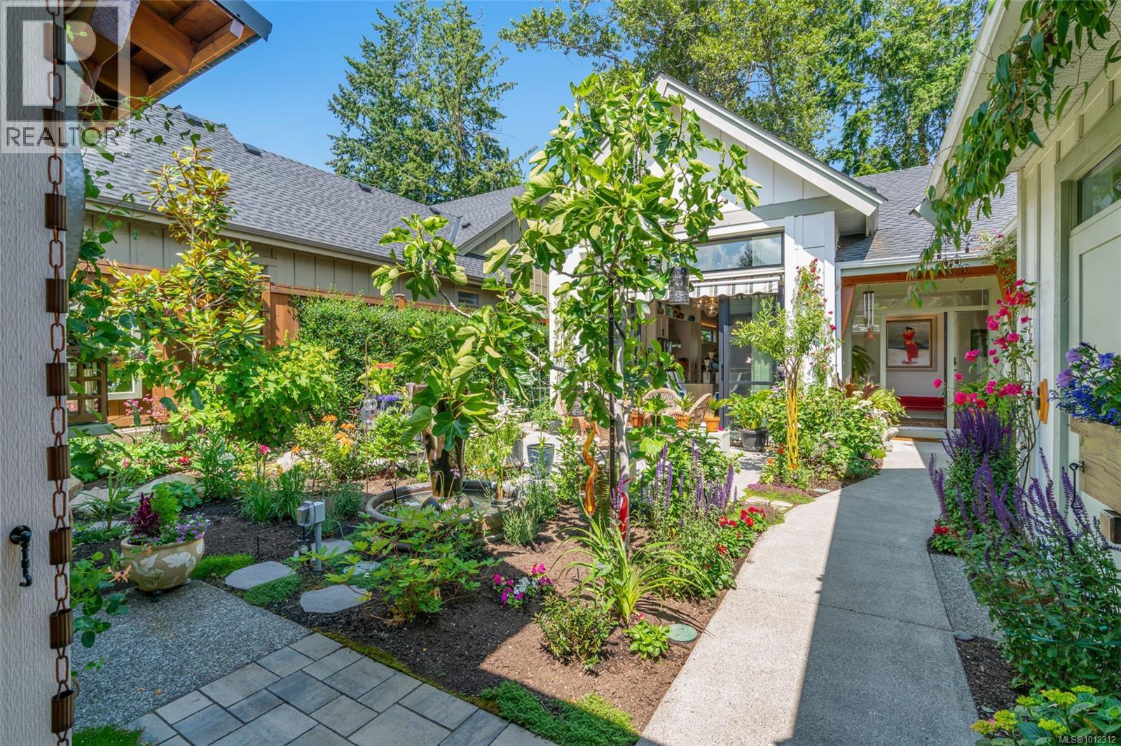 Photo 15 of 863 Claymore Cres, Qualicum Beach BC