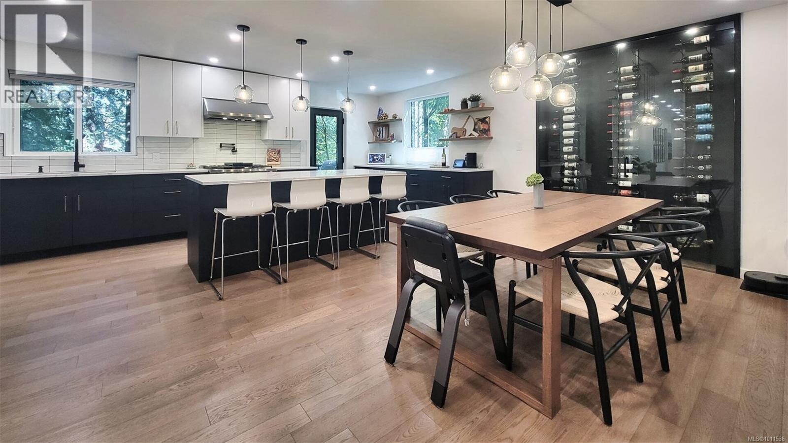 Photo 3 of 4657 Amblewood Dr, Saanich BC