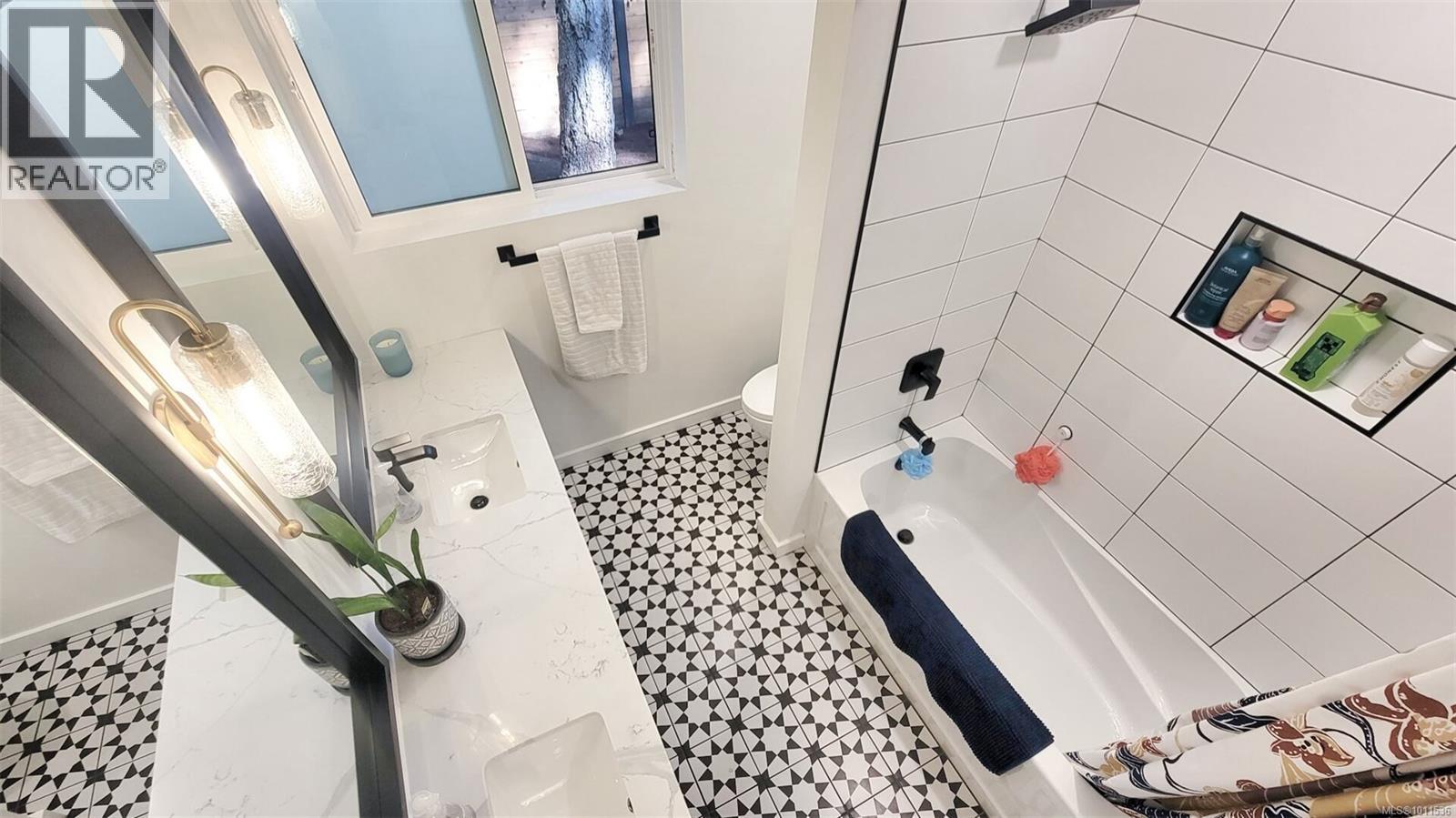 Photo 39 of 4657 Amblewood Dr, Saanich BC