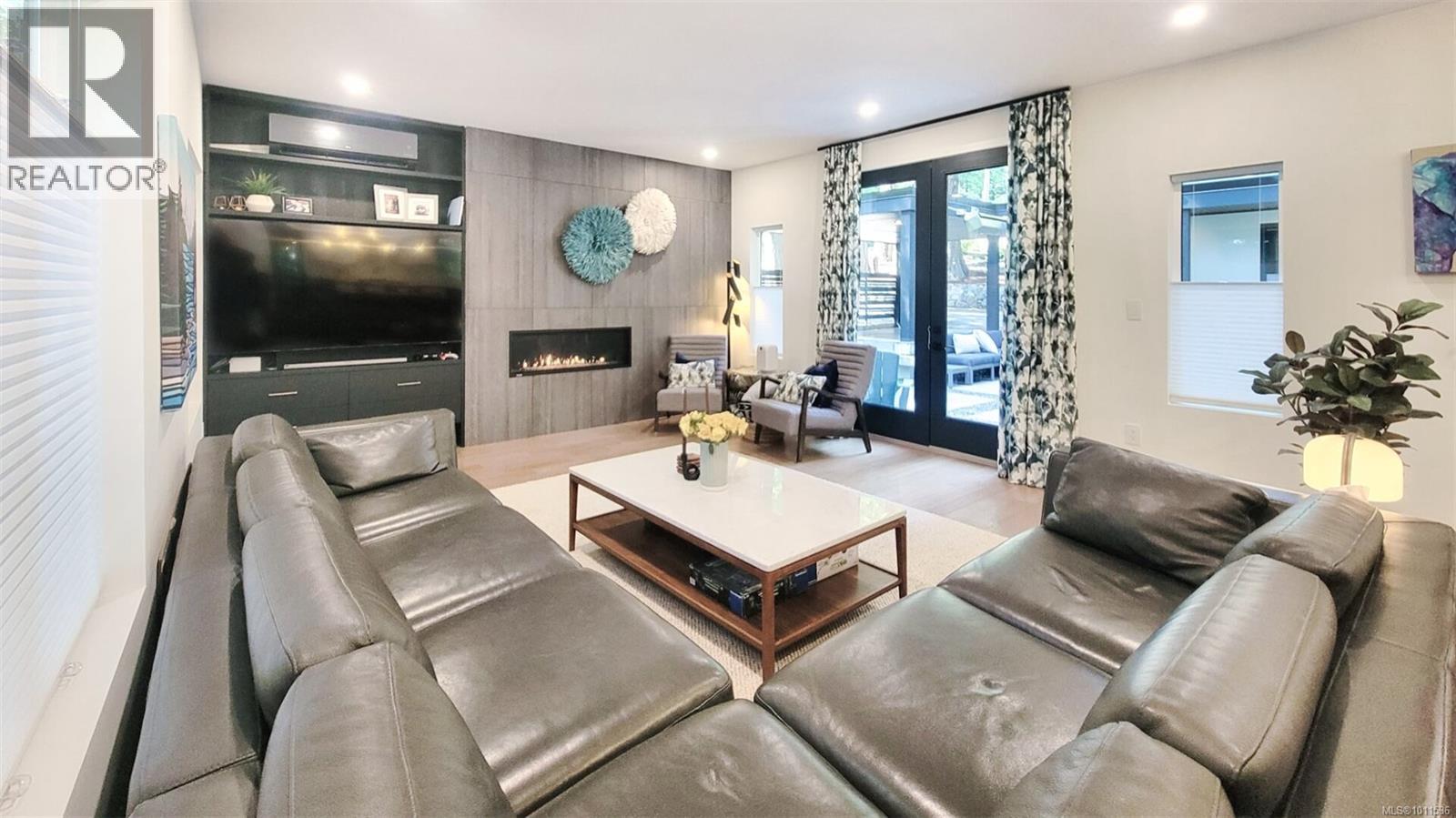 Photo 30 of 4657 Amblewood Dr, Saanich BC