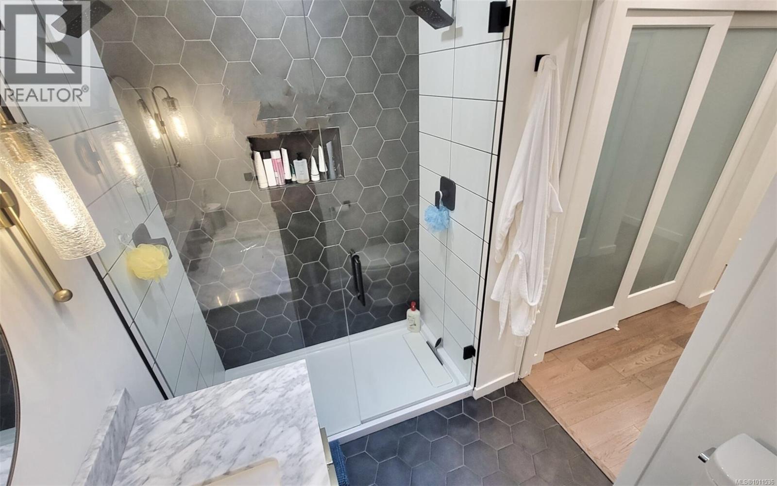 Photo 35 of 4657 Amblewood Dr, Saanich BC