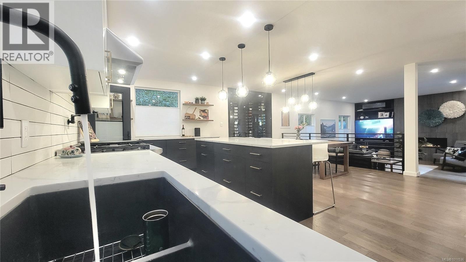 Photo 8 of 4657 Amblewood Dr, Saanich BC