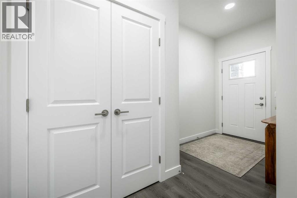 Photo 2 of 93 Sora Gardens Se, Calgary AB