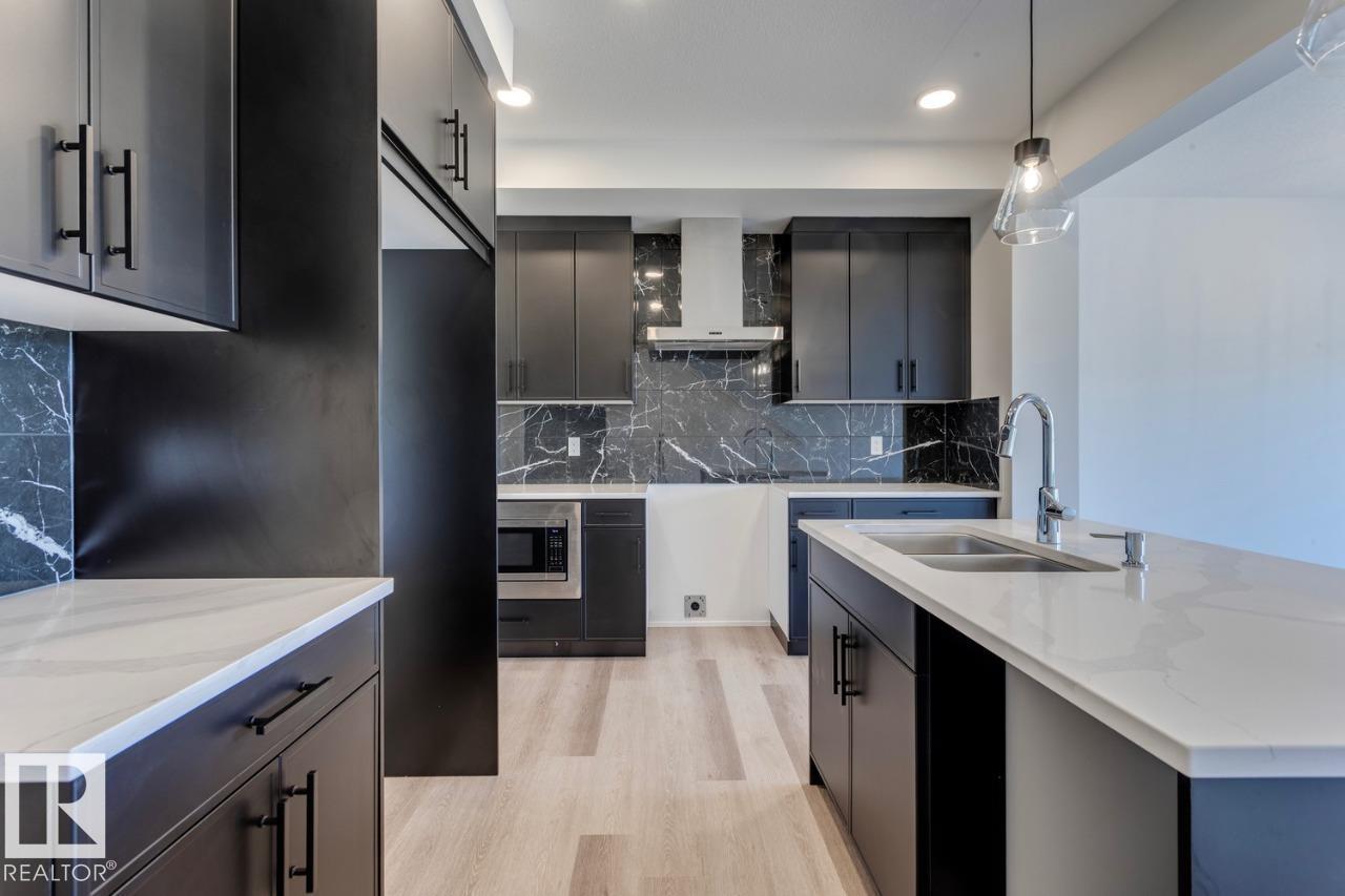 Photo 8 of 1530 Grant Wy Nw, Edmonton AB