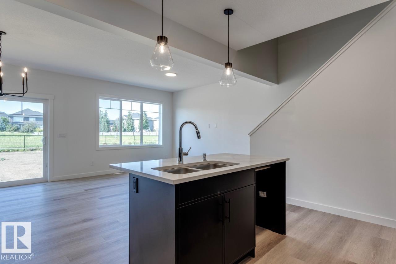 Photo 9 of 1530 Grant Wy Nw, Edmonton AB