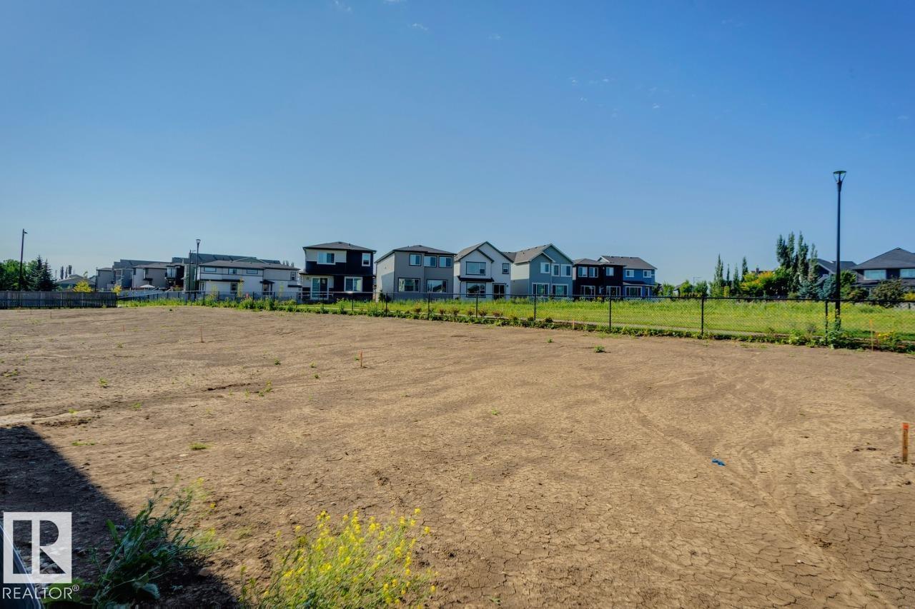 Photo 5 of 1530 Grant Wy Nw, Edmonton AB