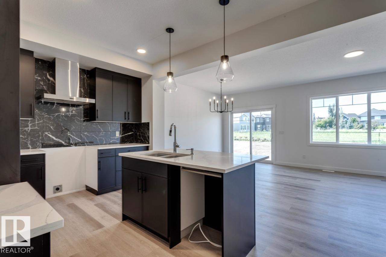 Photo 7 of 1530 Grant Wy Nw, Edmonton AB