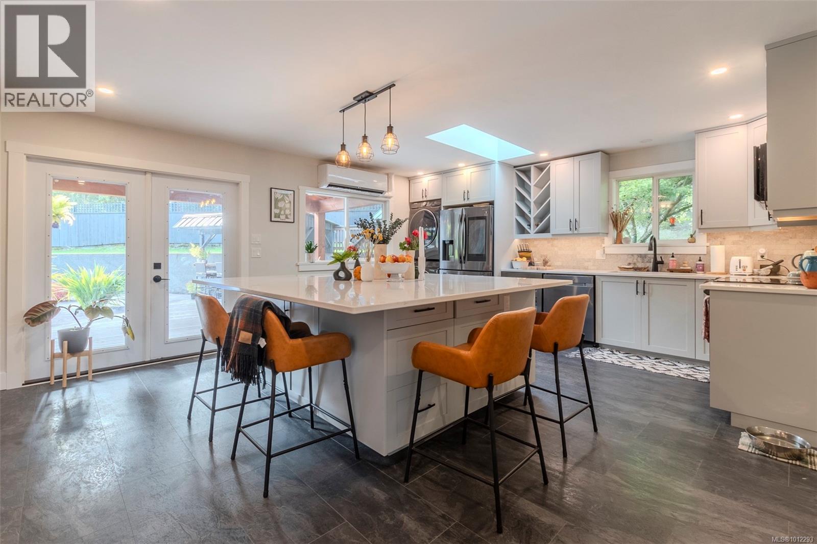 Photo 6 of 2350 Kews Rd, Shawnigan Lake BC