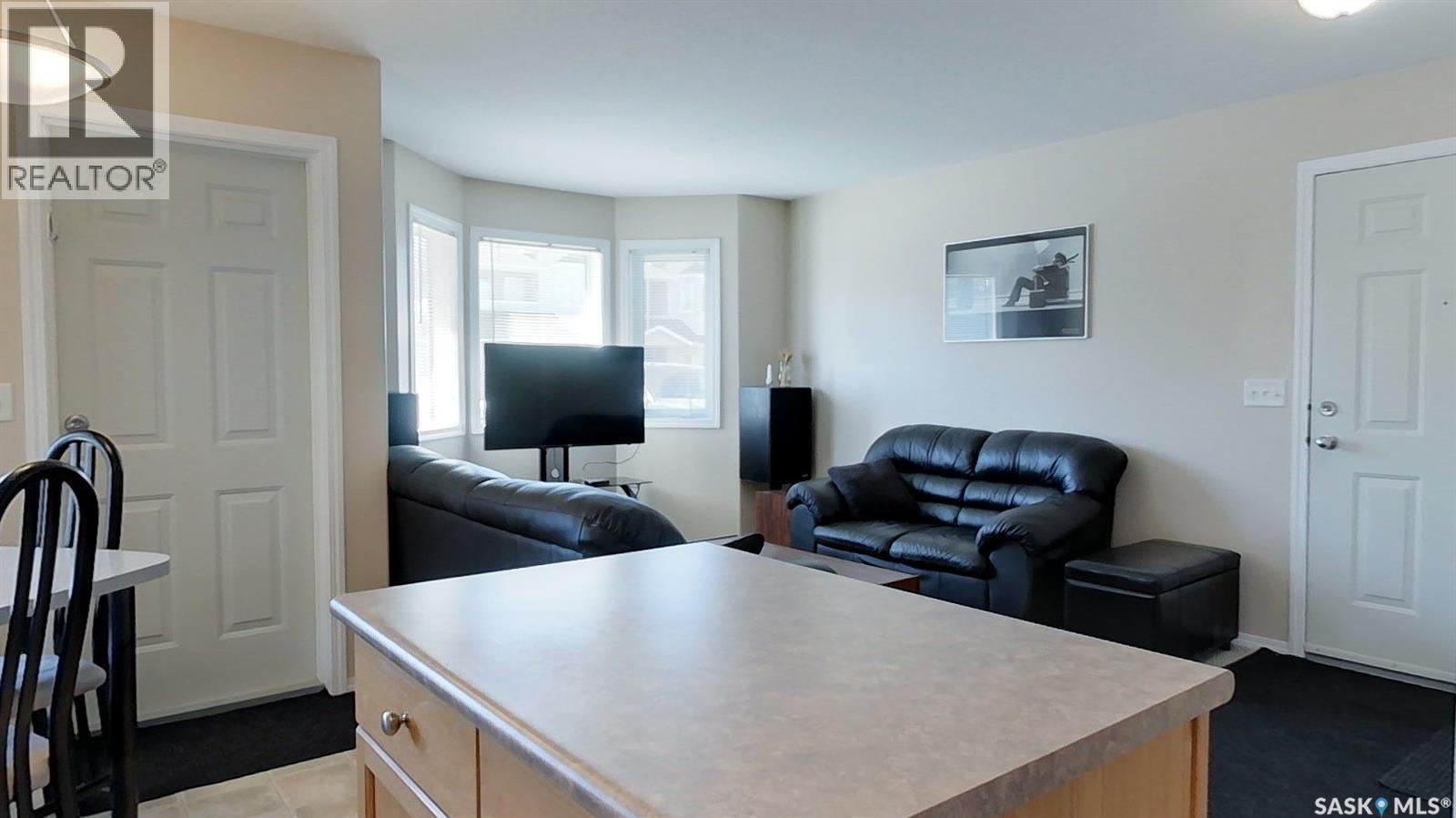 Photo 4 of 4146 Buckingham Drive E, Regina SK