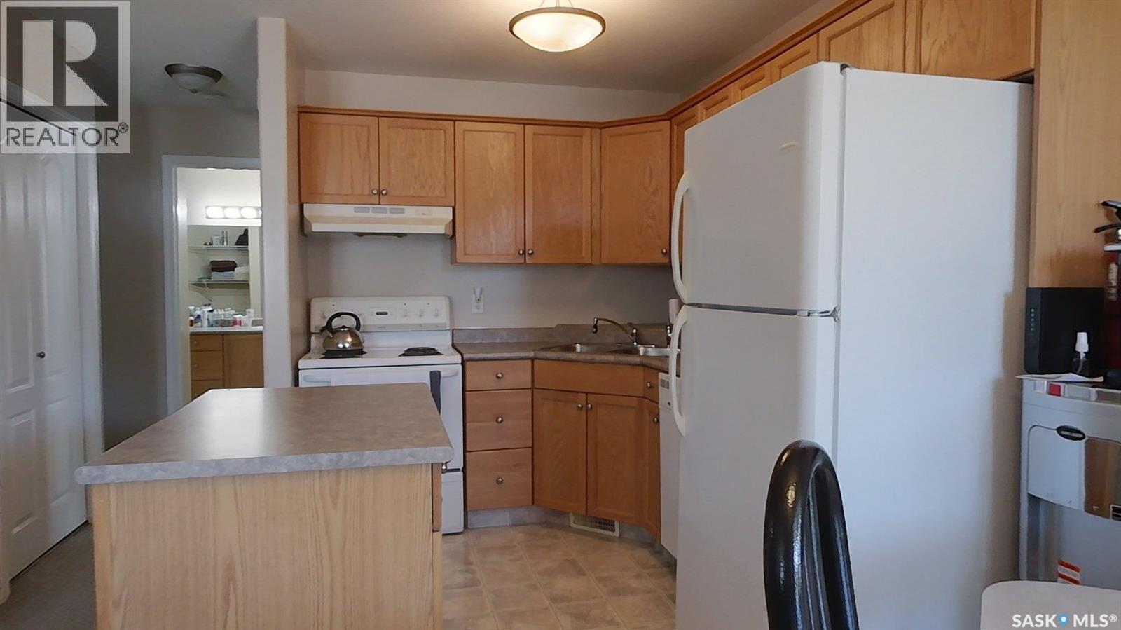 Photo 8 of 4146 Buckingham Drive E, Regina SK