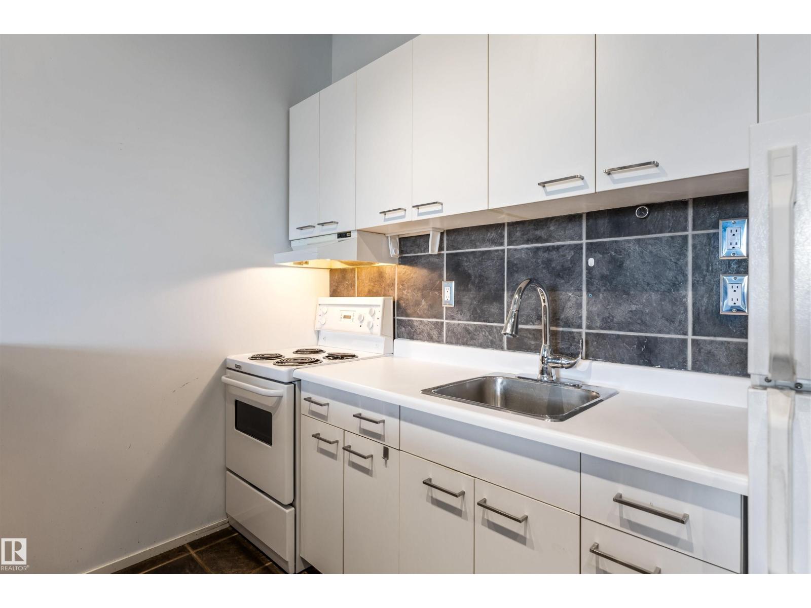 Photo 11 of 310 10355 105 St Nw, Edmonton AB