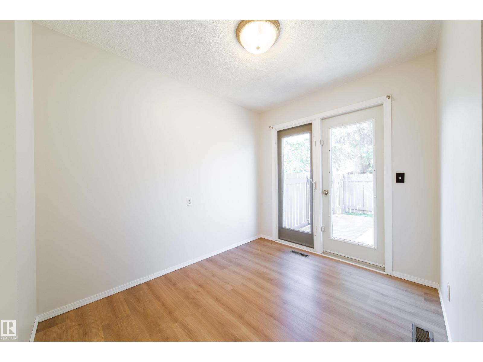 Photo 10 of 13867 24 Street Nw, Edmonton AB