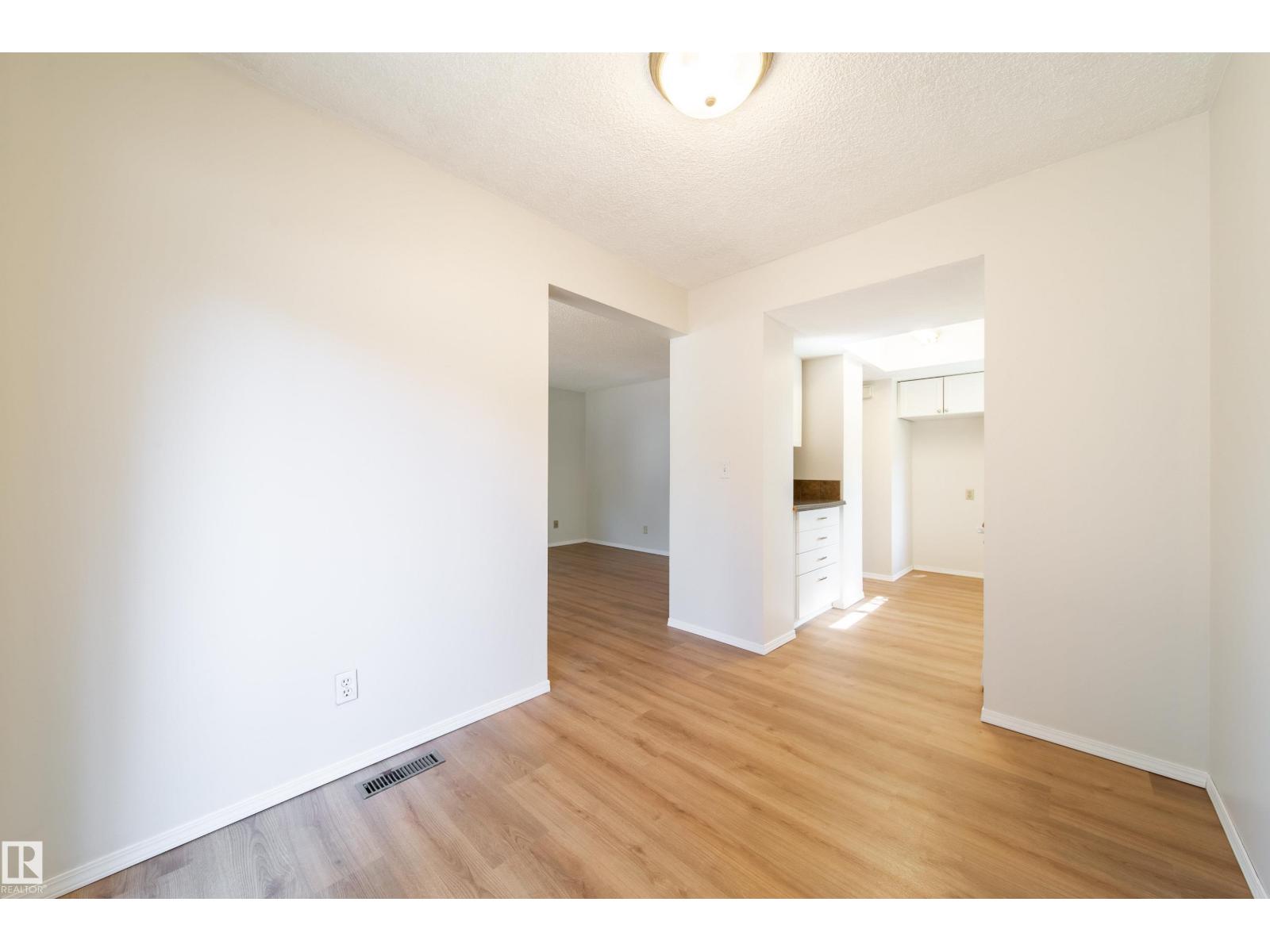 Photo 11 of 13867 24 Street Nw, Edmonton AB