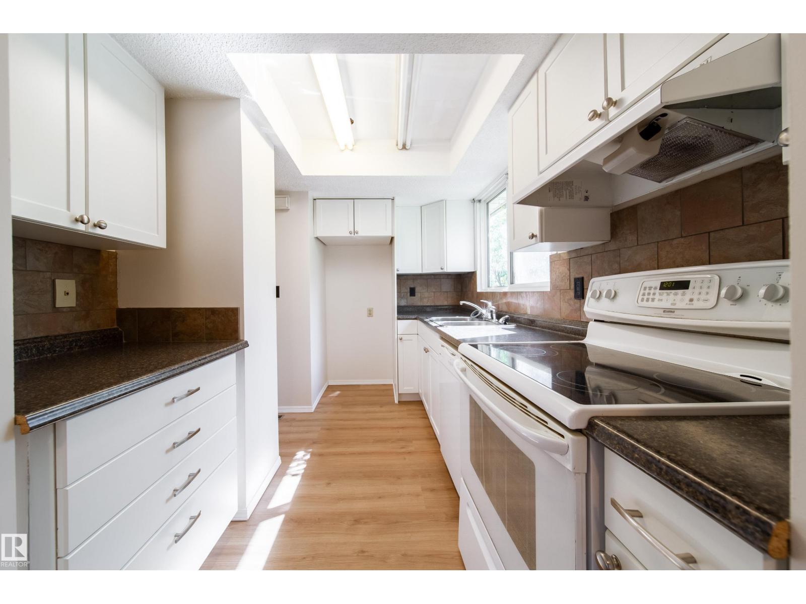 Photo 12 of 13867 24 Street Nw, Edmonton AB