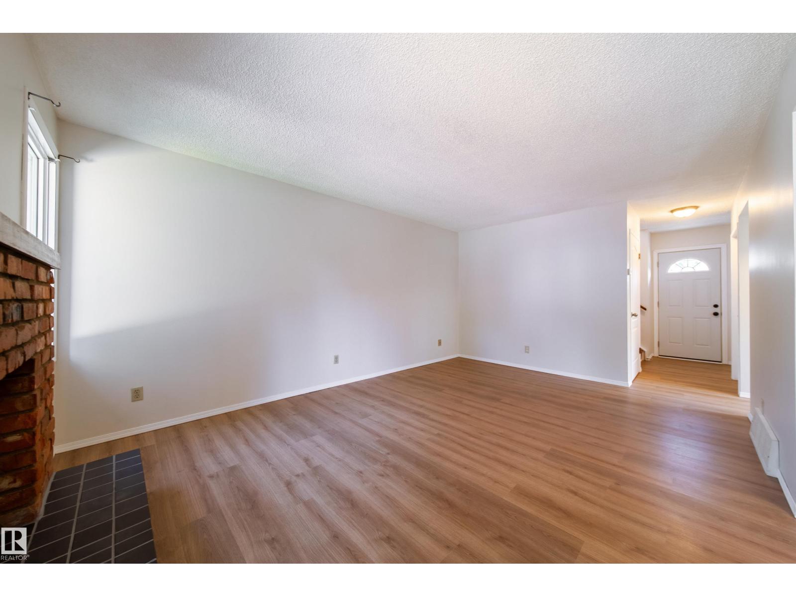 Photo 9 of 13867 24 Street Nw, Edmonton AB