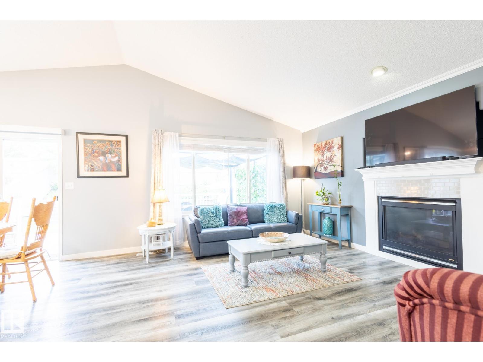 Photo 15 of 124 Newcastle Cr, Sherwood Park AB