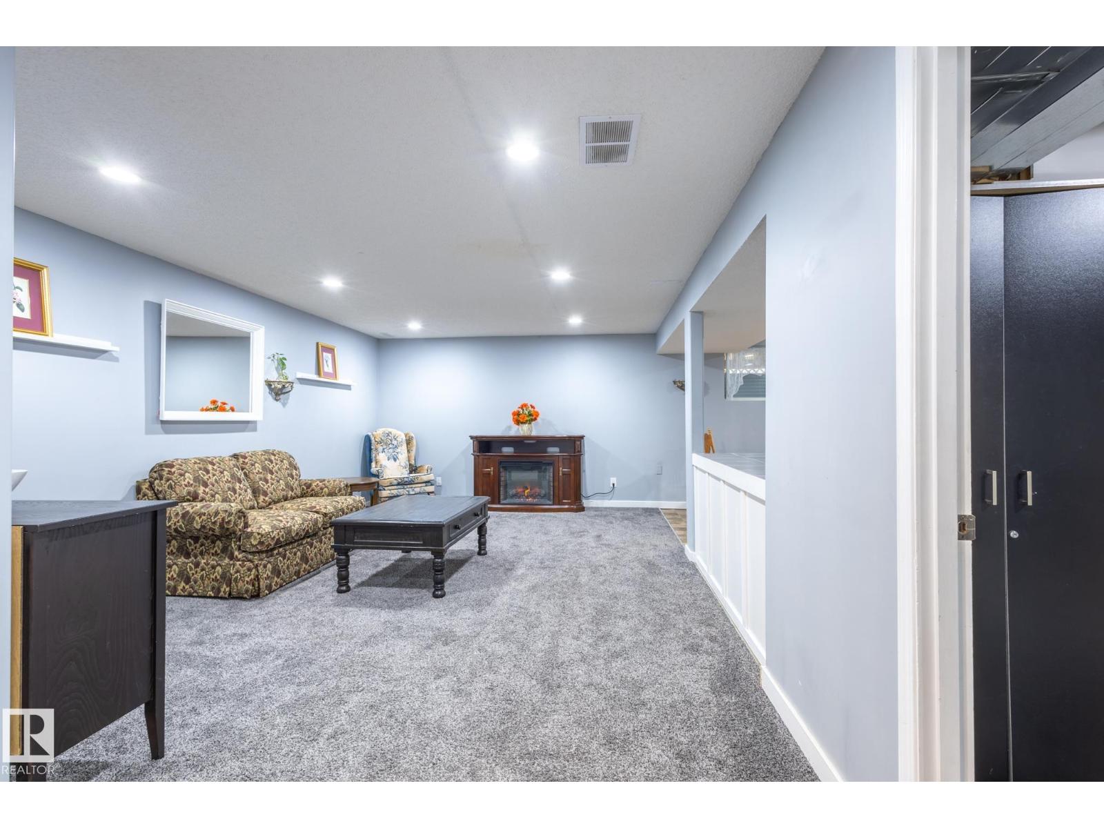 Photo 34 of 124 Newcastle Cr, Sherwood Park AB
