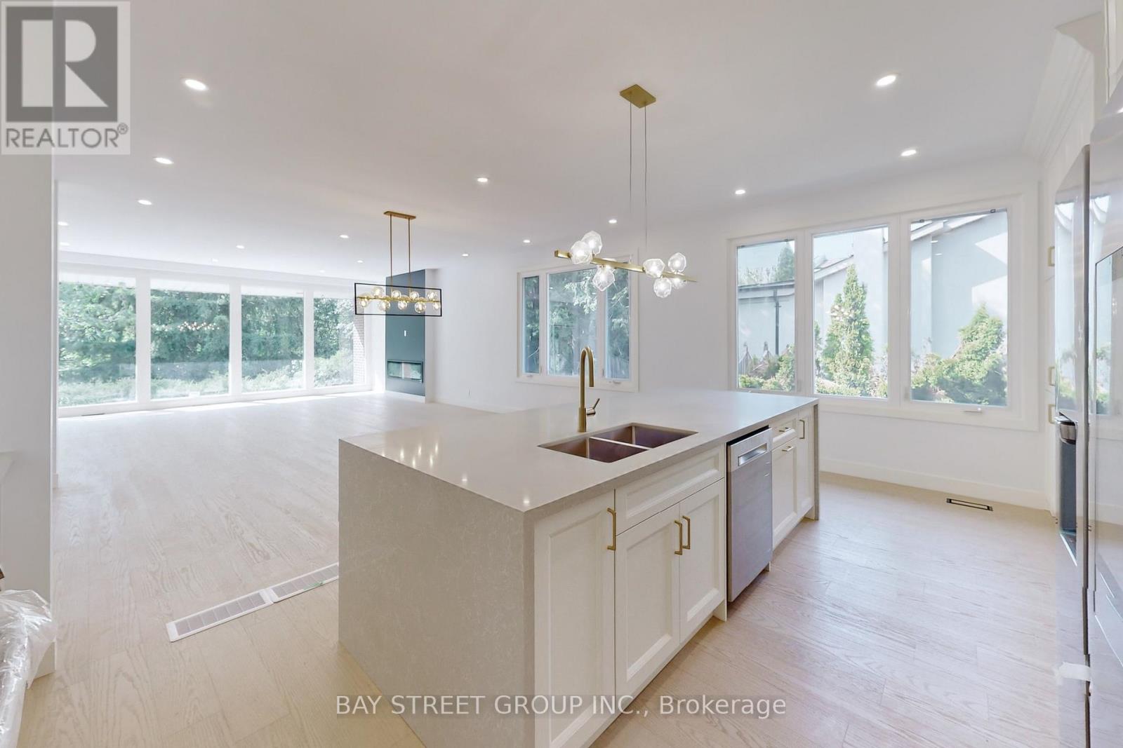 Photo 10 of 40 Fifeshire Road, Toronto ON