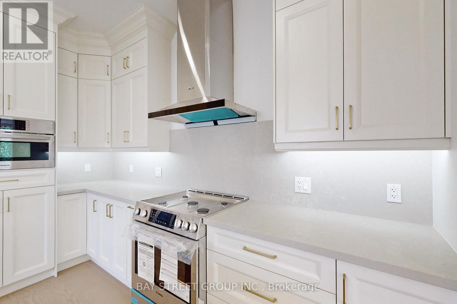 Photo 11 of 40 Fifeshire Road, Toronto ON
