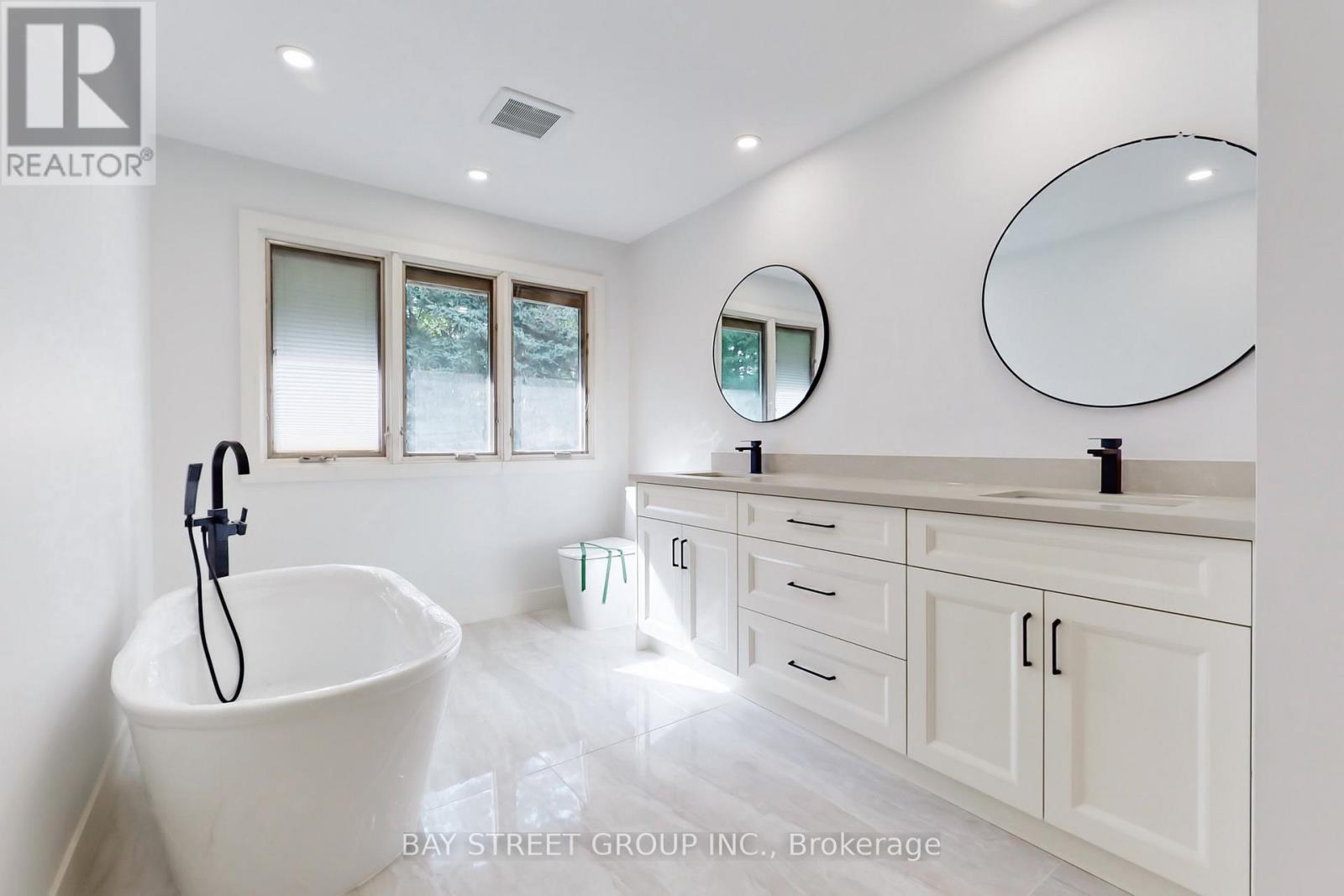 Photo 16 of 40 Fifeshire Road, Toronto ON