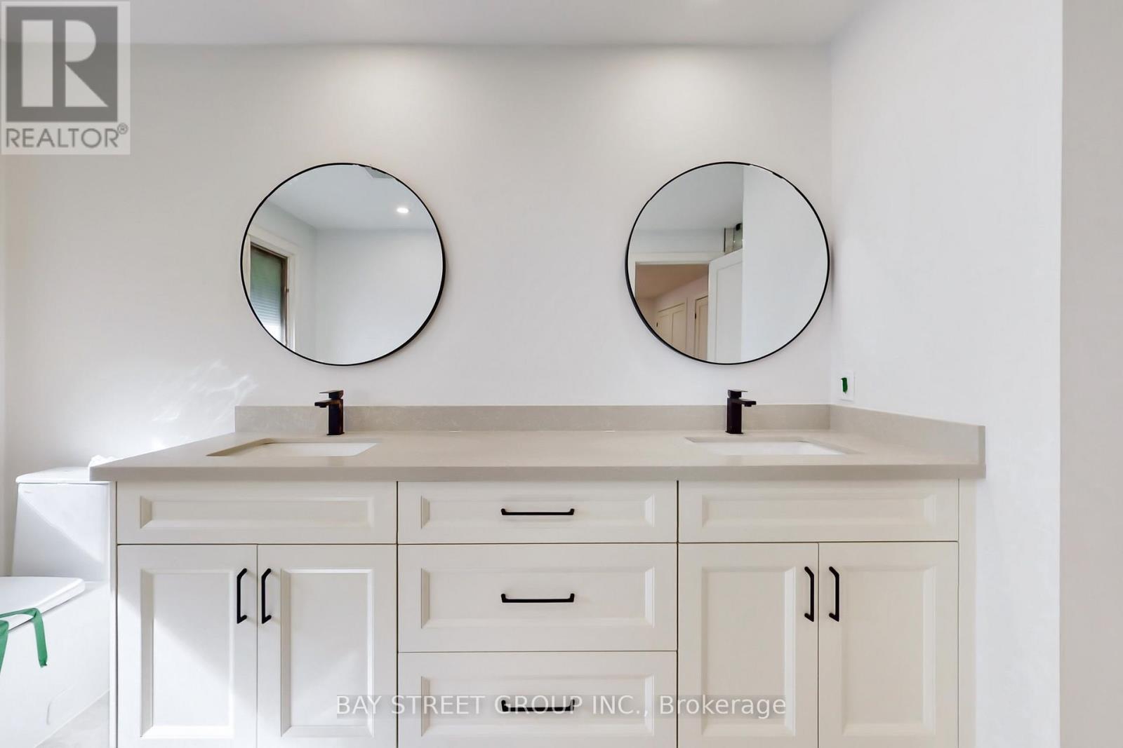 Photo 17 of 40 Fifeshire Road, Toronto ON