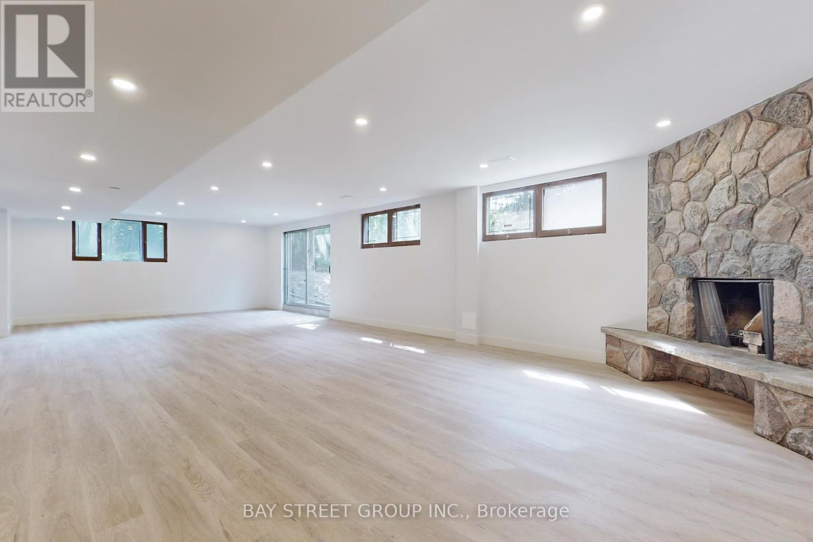 Photo 24 of 40 Fifeshire Road, Toronto ON