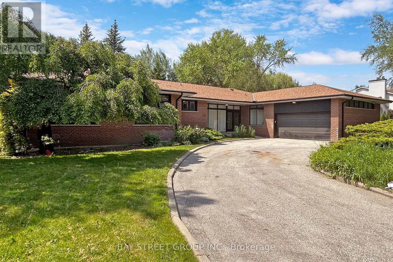 Photo 3 of 40 Fifeshire Road, Toronto ON